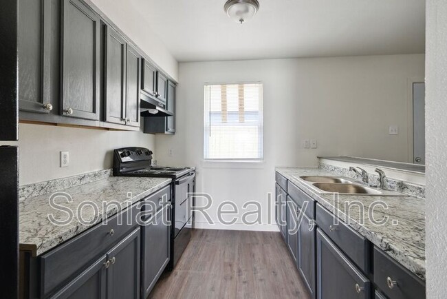 Building Photo - 7760 N Coronet Ct