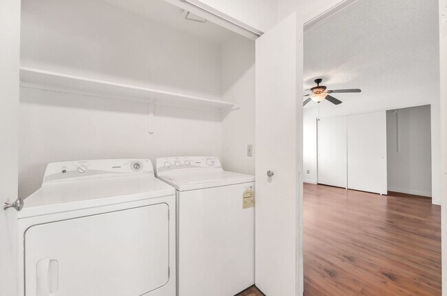 Building Photo - 6859 Tamarus St