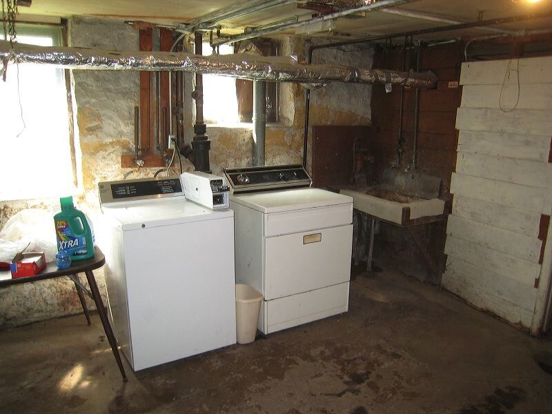 Coin Laundry $1 each - 945 Spaight St