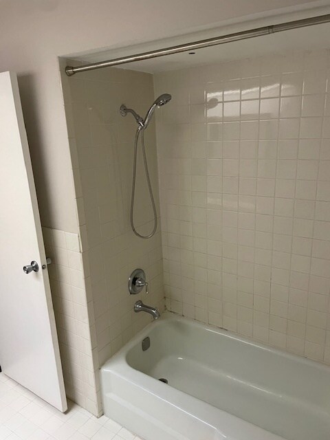 Building Photo - 2730 Mitchell Dr