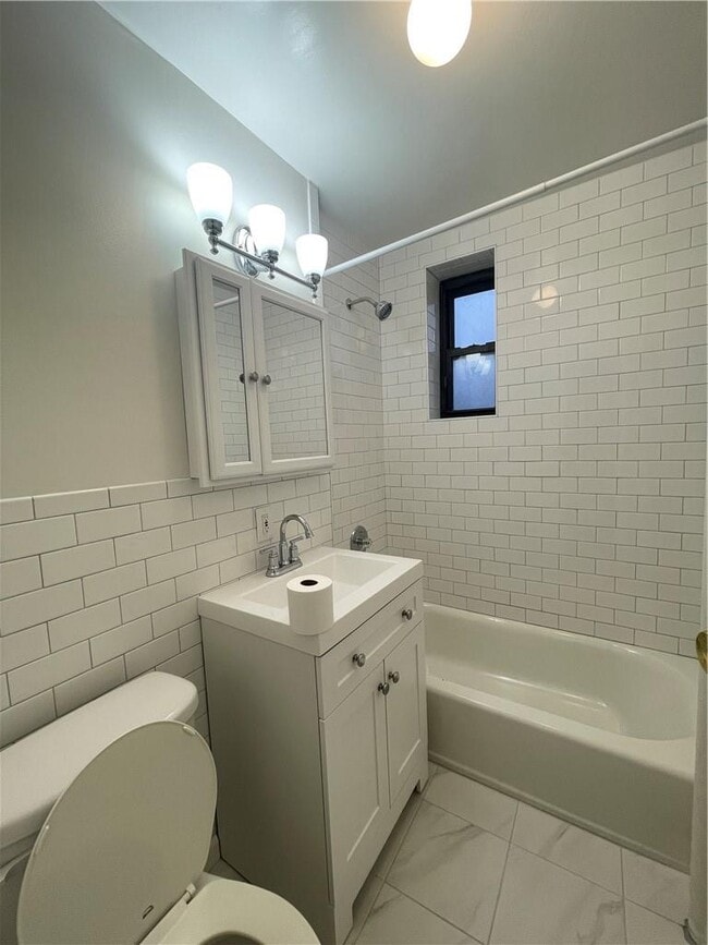 Building Photo - 110 Stonelea Pl