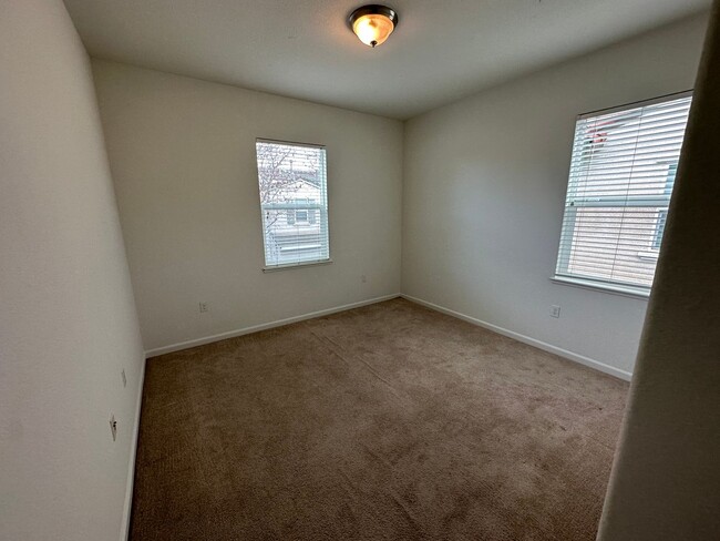 Building Photo - Beautiful 4 Bedroom, 3 Bath Mountain House...