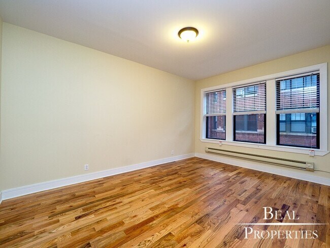 Primary Photo - 4411 N Wolcott Ave