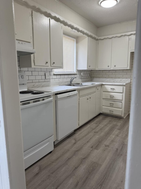 Building Photo - 1303 65th Dr