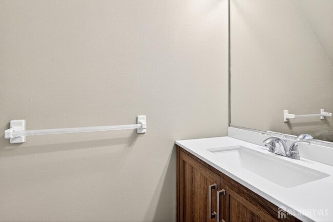 Building Photo - 70 Hampshire Dr