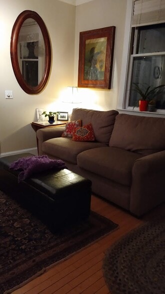 Building Photo - 325 Spring St