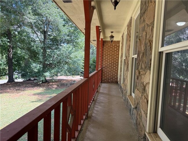 Building Photo - 3155 Oak Dr