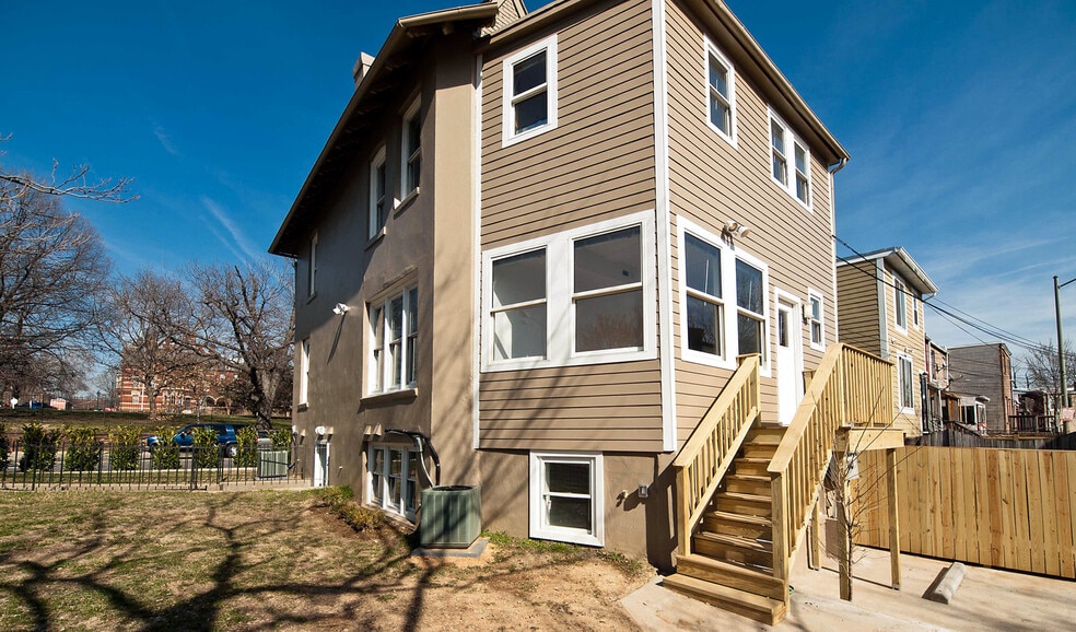 Building Photo - 701 Florida Ave NE