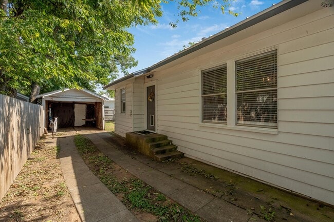 Building Photo - 1113 Taylor St