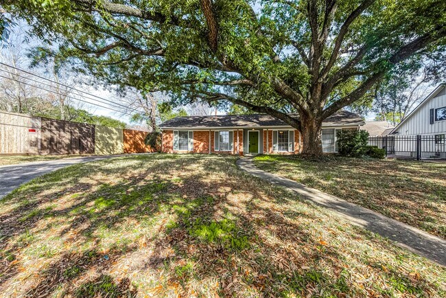 Building Photo - 7810 Locke Ln