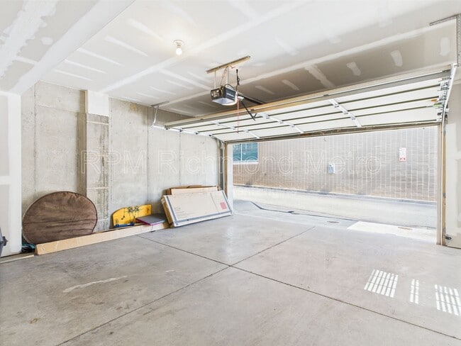 Building Photo - 2200 Liesfeld Parkway