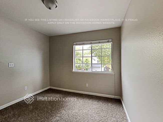 Building Photo - 8355 Lonely Hill Way