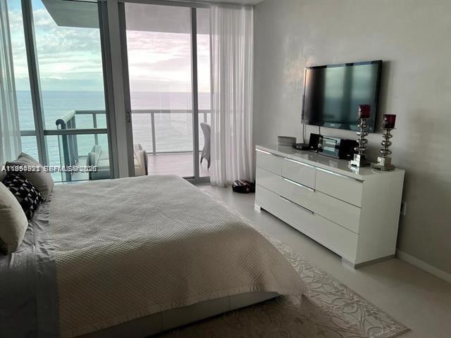 Building Photo - 17121 Collins Ave