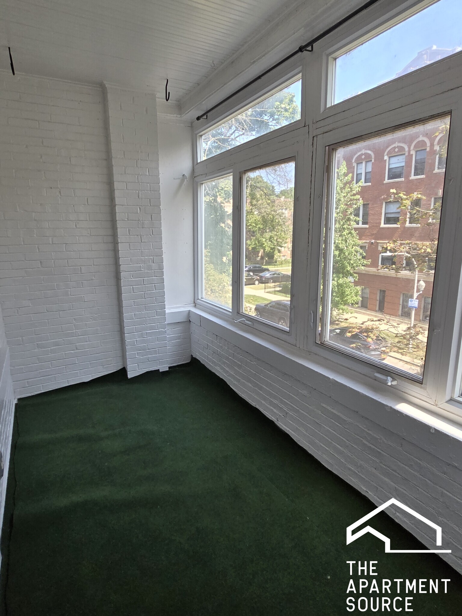 Building Photo - 7460 N Greenview Ave