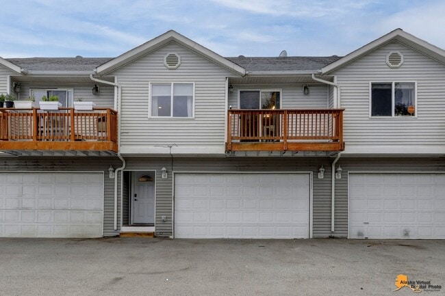 Building Photo - Modern 4-Bedroom Townhome in Desirable Sou...