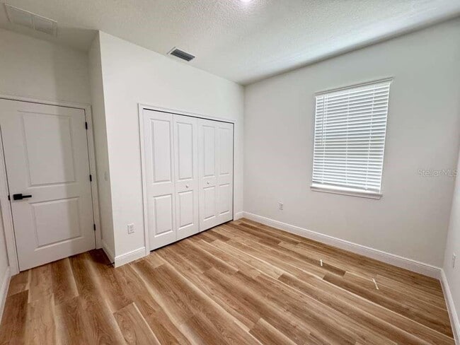 Building Photo - 8419 N Saxon Way