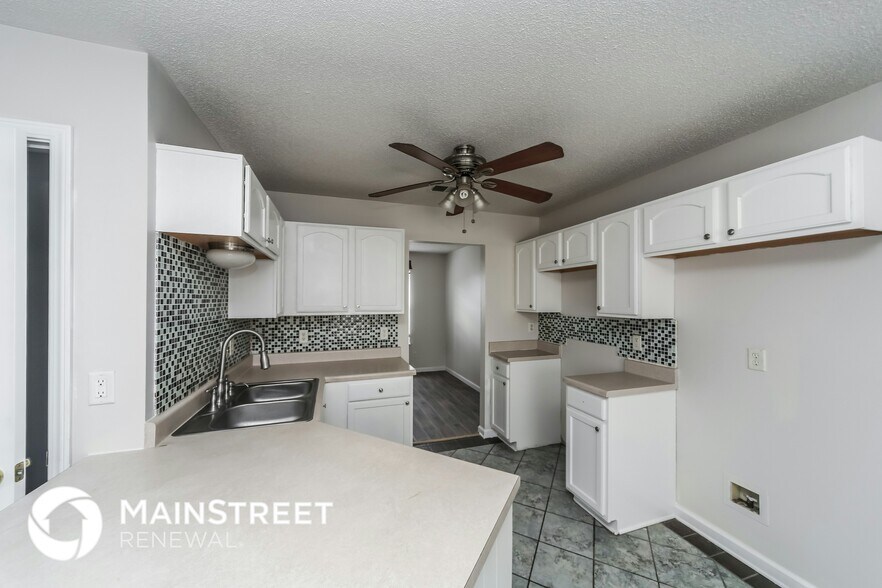 Building Photo - 4560 Cedar Ridge Cove