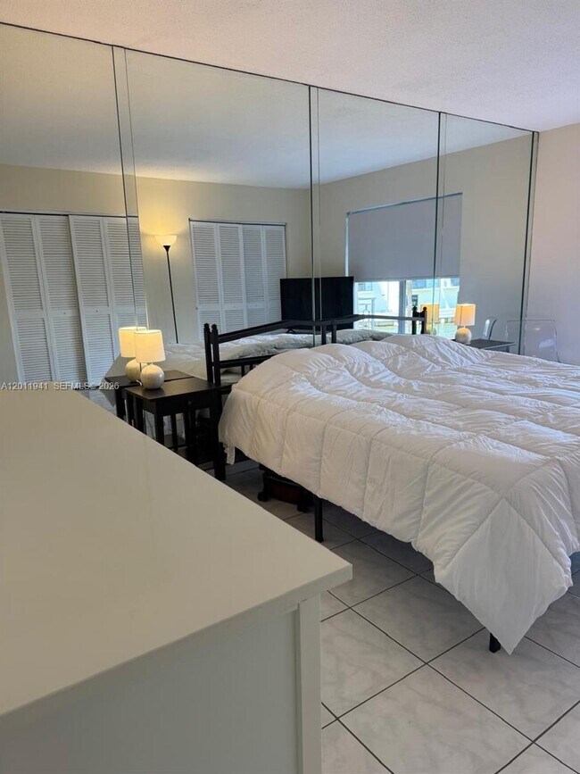 Building Photo - 11111 Biscayne Blvd