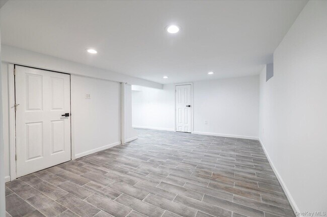 Building Photo - 5 Prospect St