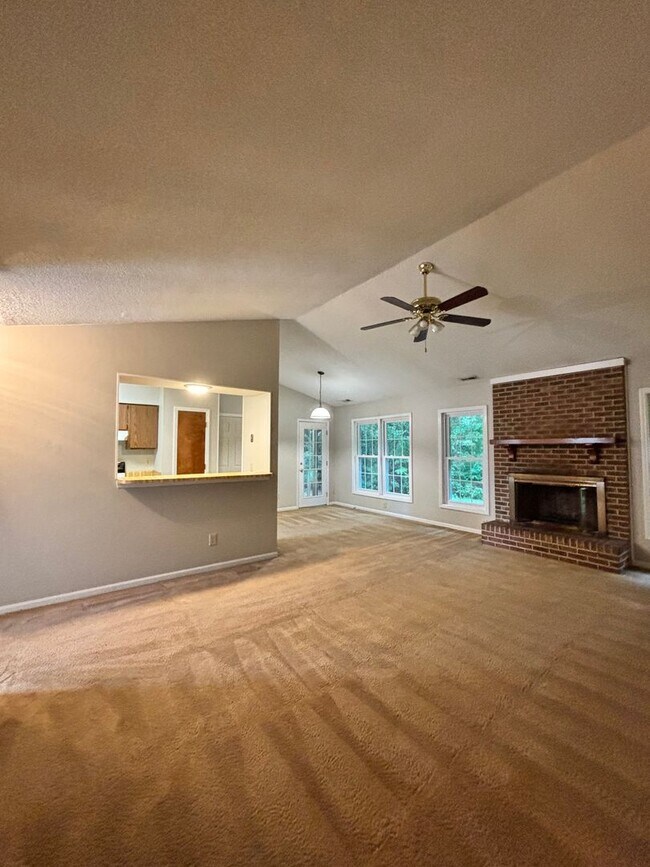 Building Photo - 255 Bayberry Ct