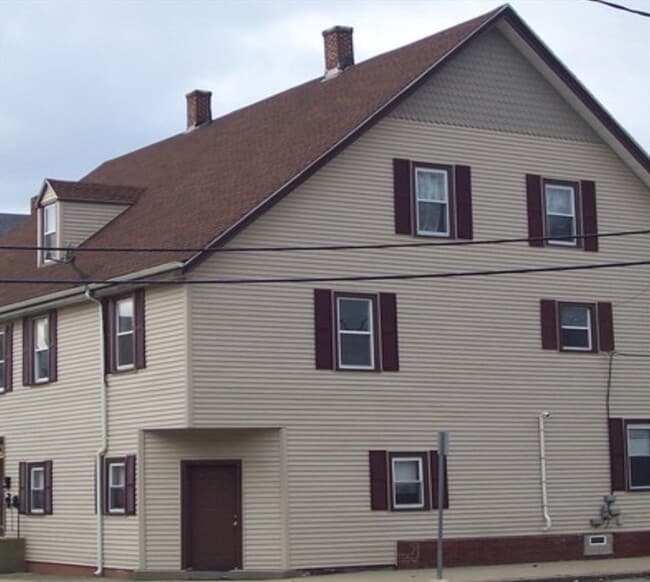 Building Photo - 226 Brightman St