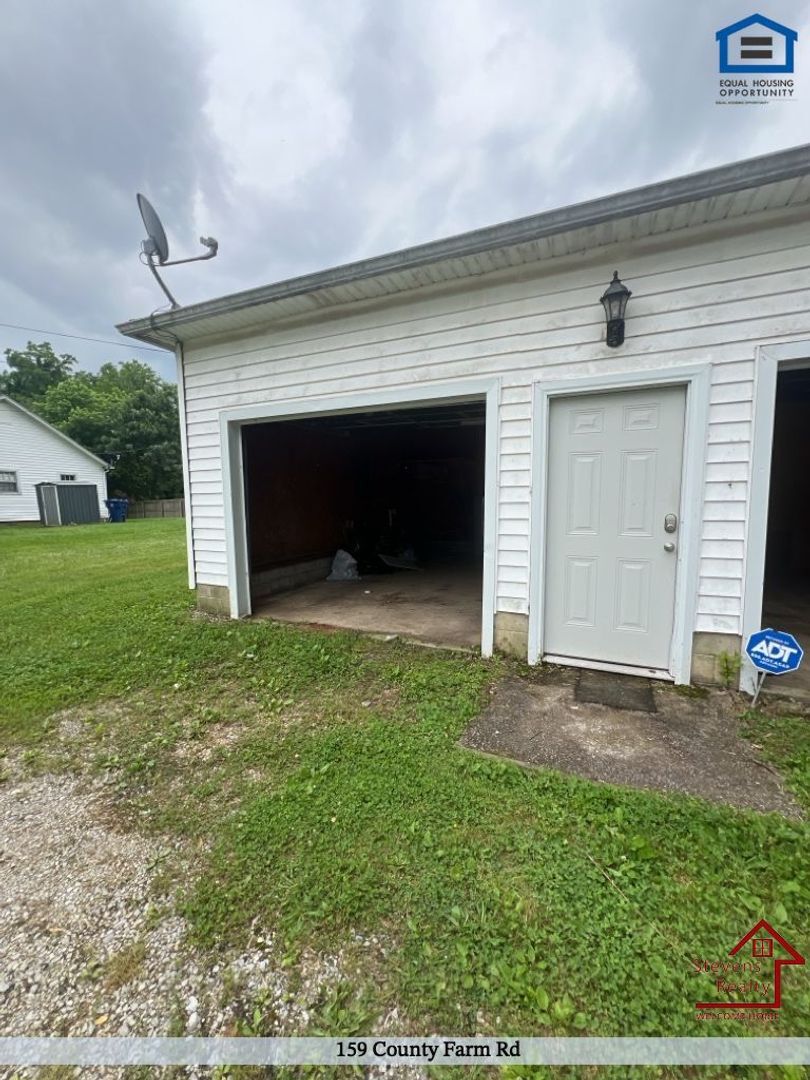 Building Photo - 159 County Farm Rd