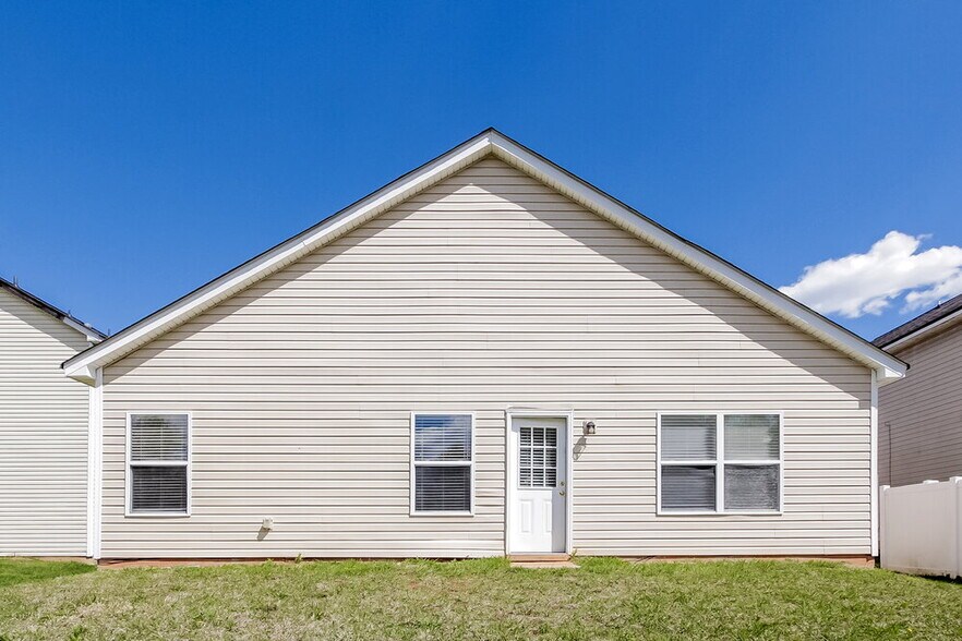 Building Photo - 7441 Mary Jo Helms Dr