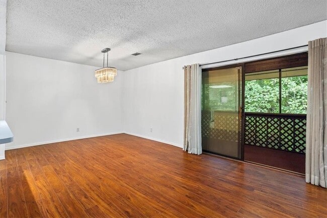Building Photo - 2205 Surrey Ct