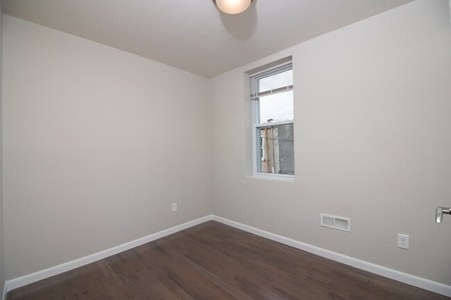 Building Photo - ???RENOVATED HOUSE WITH FULL BASEMENT + HUGE YARD Close to PENN / CHOP / DREXEL
