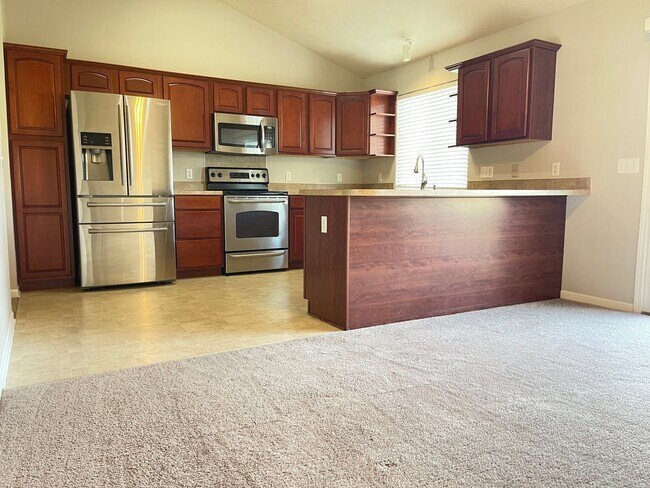 Building Photo - Comfortable 3-Bedroom Home in Desirable Millard West Area - $2,095