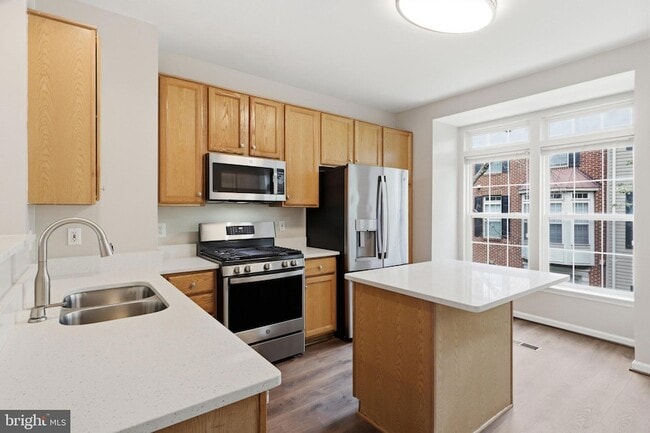 Building Photo - 986 Harrison Cir