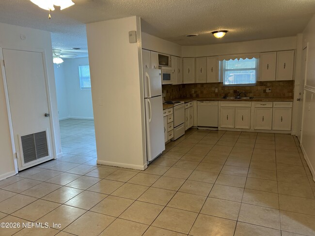 Building Photo - 3914 Rodby Dr