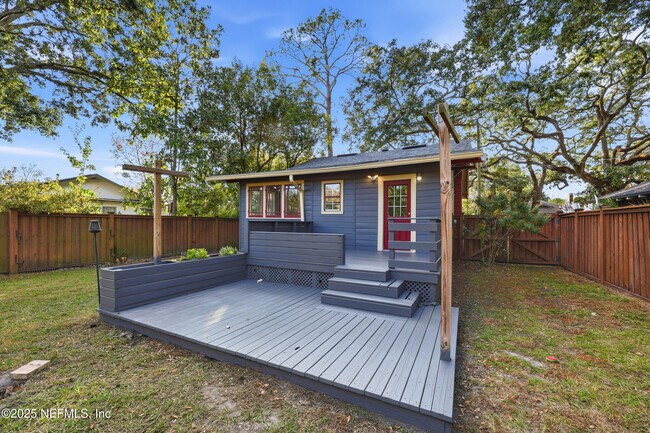 Building Photo - 1047 Cherry St