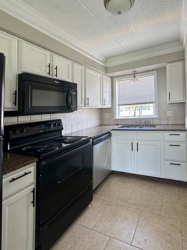Building Photo - 2 Bed/2 Bath Condo in Mount Dora