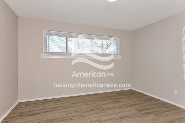 Building Photo - 4 Redwood Dr