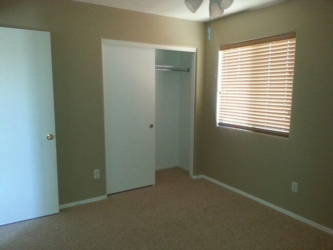 Building Photo - Rare 6 Bed, 3.5 Bath Home in San Tan Valley