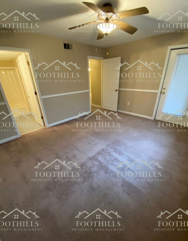 Building Photo - 2 bedroom, 2 bathroom condominium unit nea...