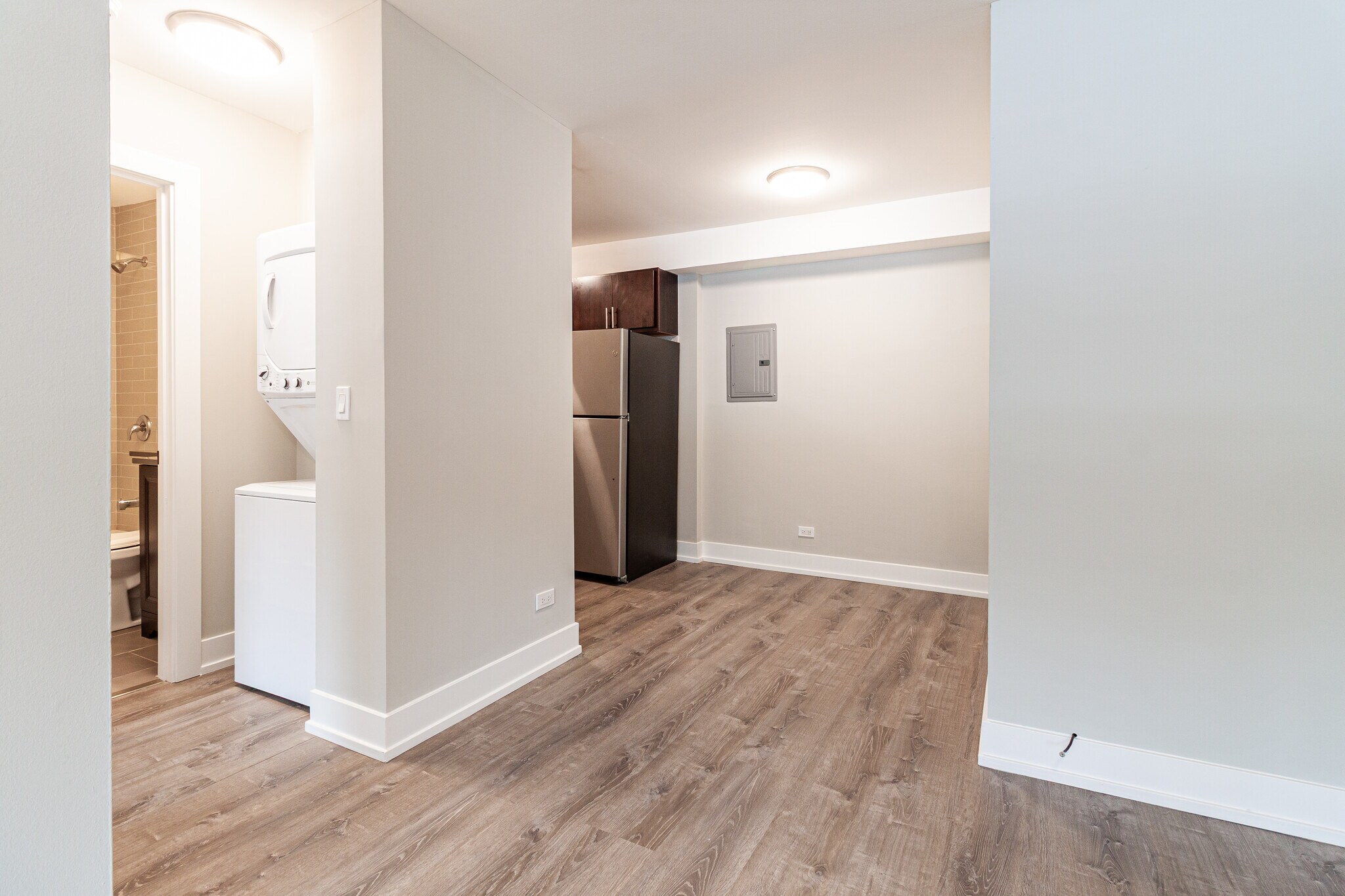 Building Photo - 527 W Surf St