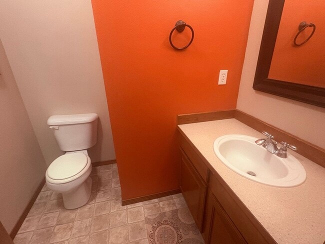 Building Photo - Charming 3-Bedroom, 4-Bath Home in the Heart of Orting