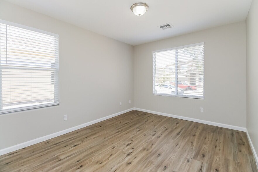 Building Photo - 3341 W Yellow Peak Dr