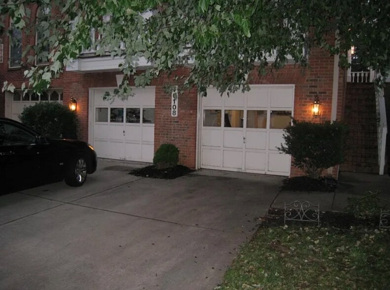 Building Photo - 10108 Sterling Terrace