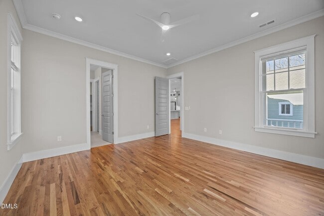 Building Photo - 916 Noisette Ct