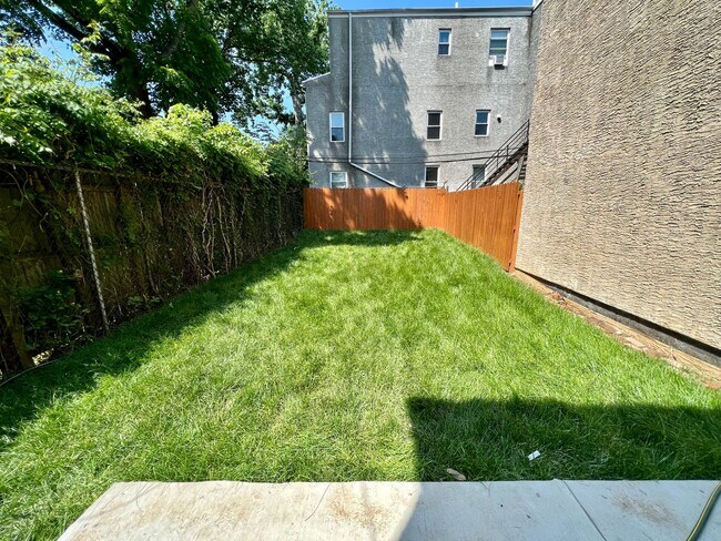 Building Photo - 412 N 32nd St