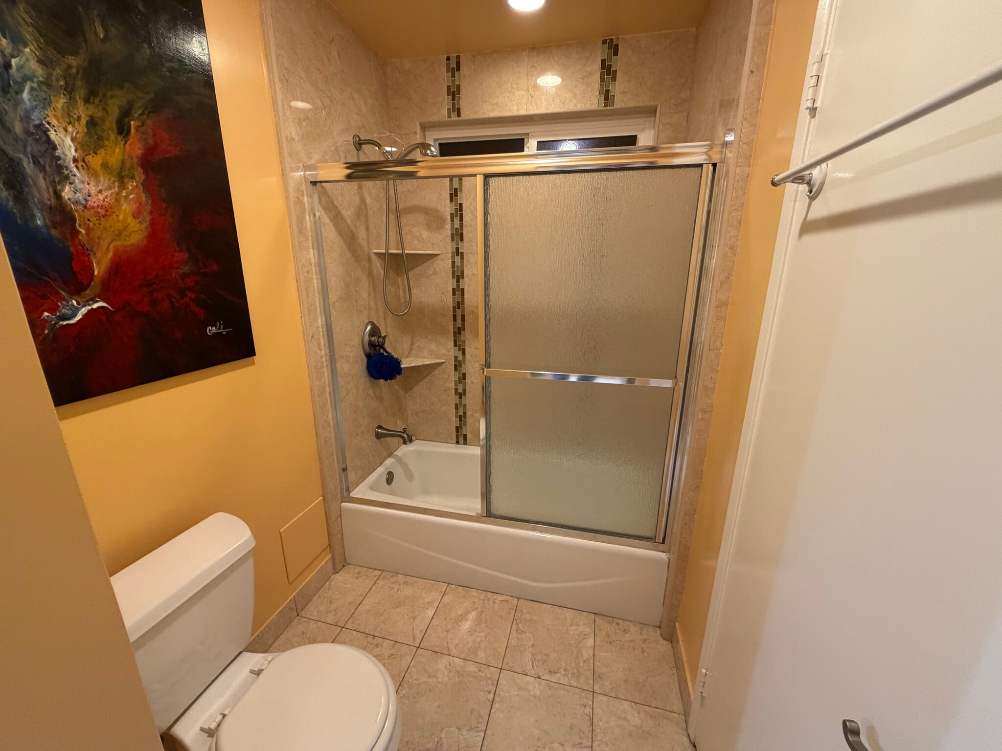 Building Photo - 1523 E Windsor Rd