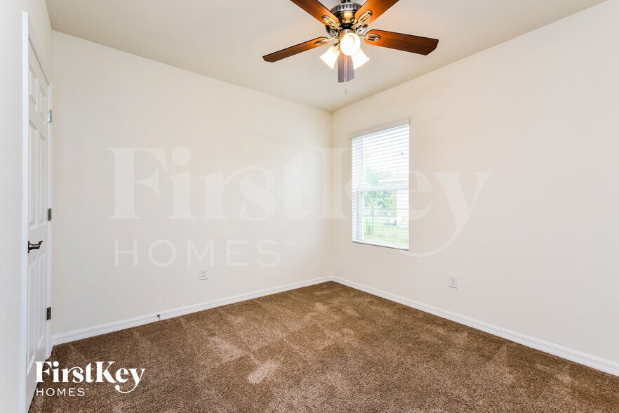 Building Photo - 4406 SW 9th Ave