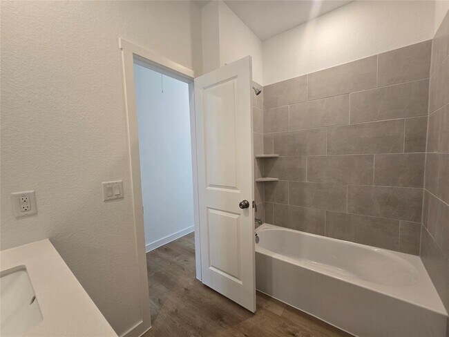 Building Photo - 229 Mets Wy