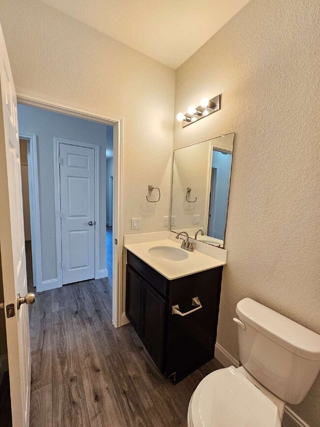 Building Photo - "Charming 3-Bed, 2-Bath Oasis in Austin!!