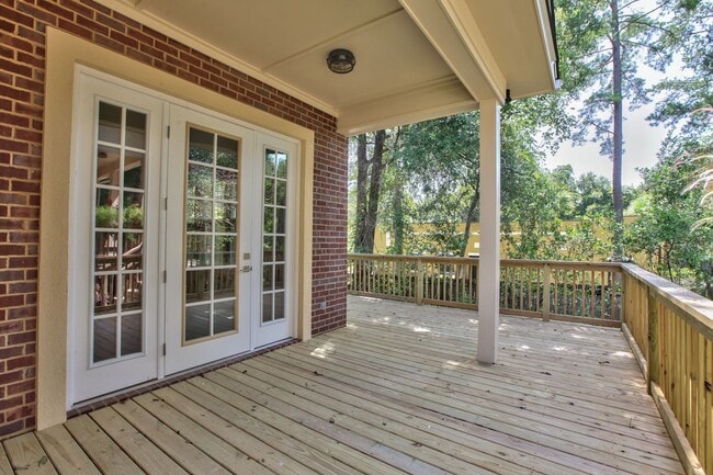 Building Photo - Unbelievable 3 Bedroom 3 Bathroom Upscale Town Home