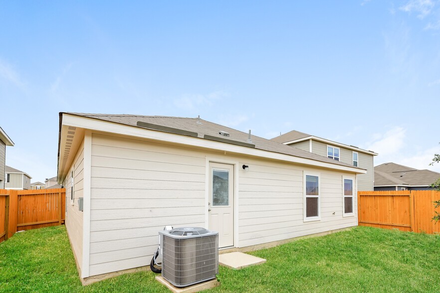 Building Photo - 12025 Claudette St