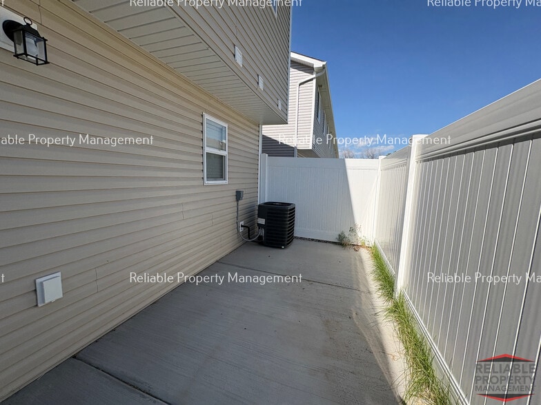 Building Photo - 2015 Lawrence Ln